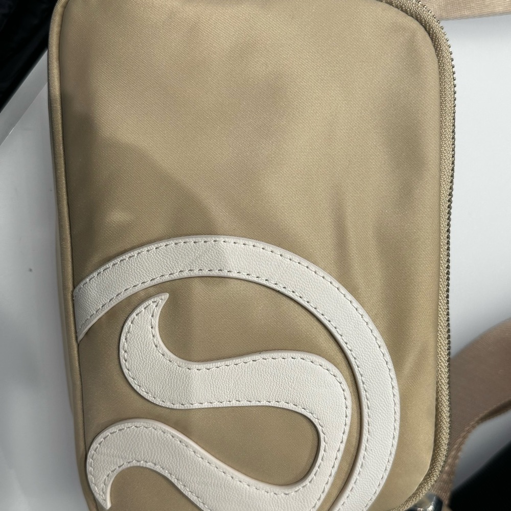 Lululemon Everywhere Belt Bag